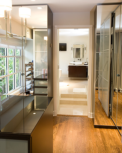 closet-to-bath